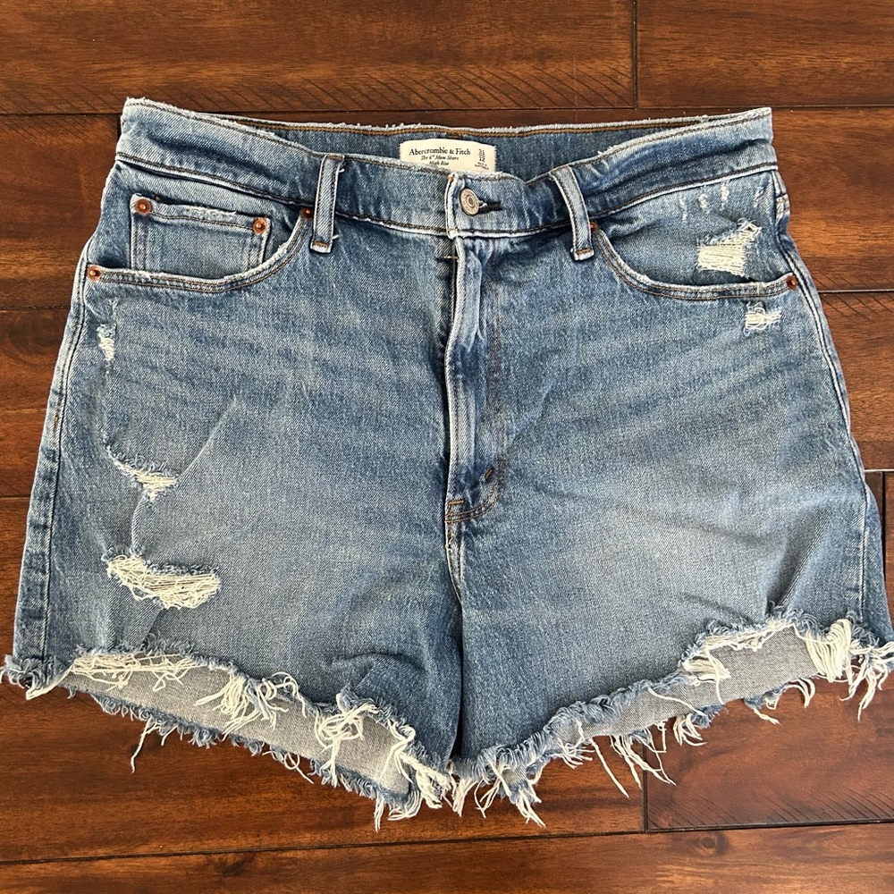 Abercrombie & Fitch The 4” Mom Short Curve Love